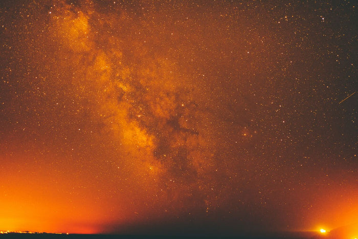 Kosmischer Sternenhimmel als Hintergrundbild für SoulCollage®, Collagekarten und Kreativtherapie