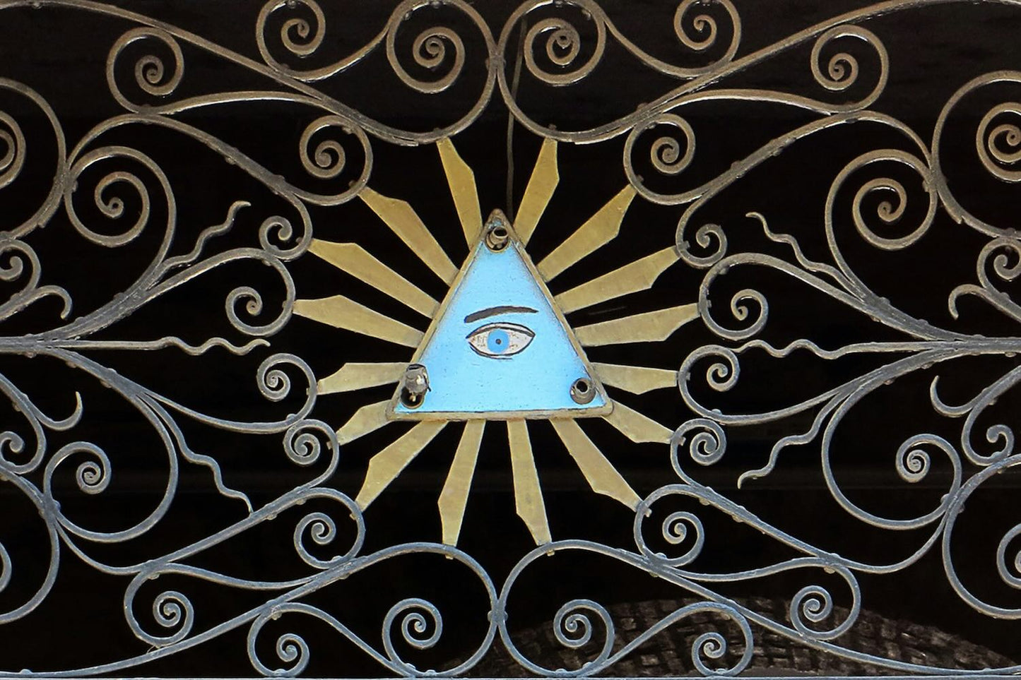 Symbolisch oog in metalen patroon voor SoulCollage® kaarten en mystieke collages