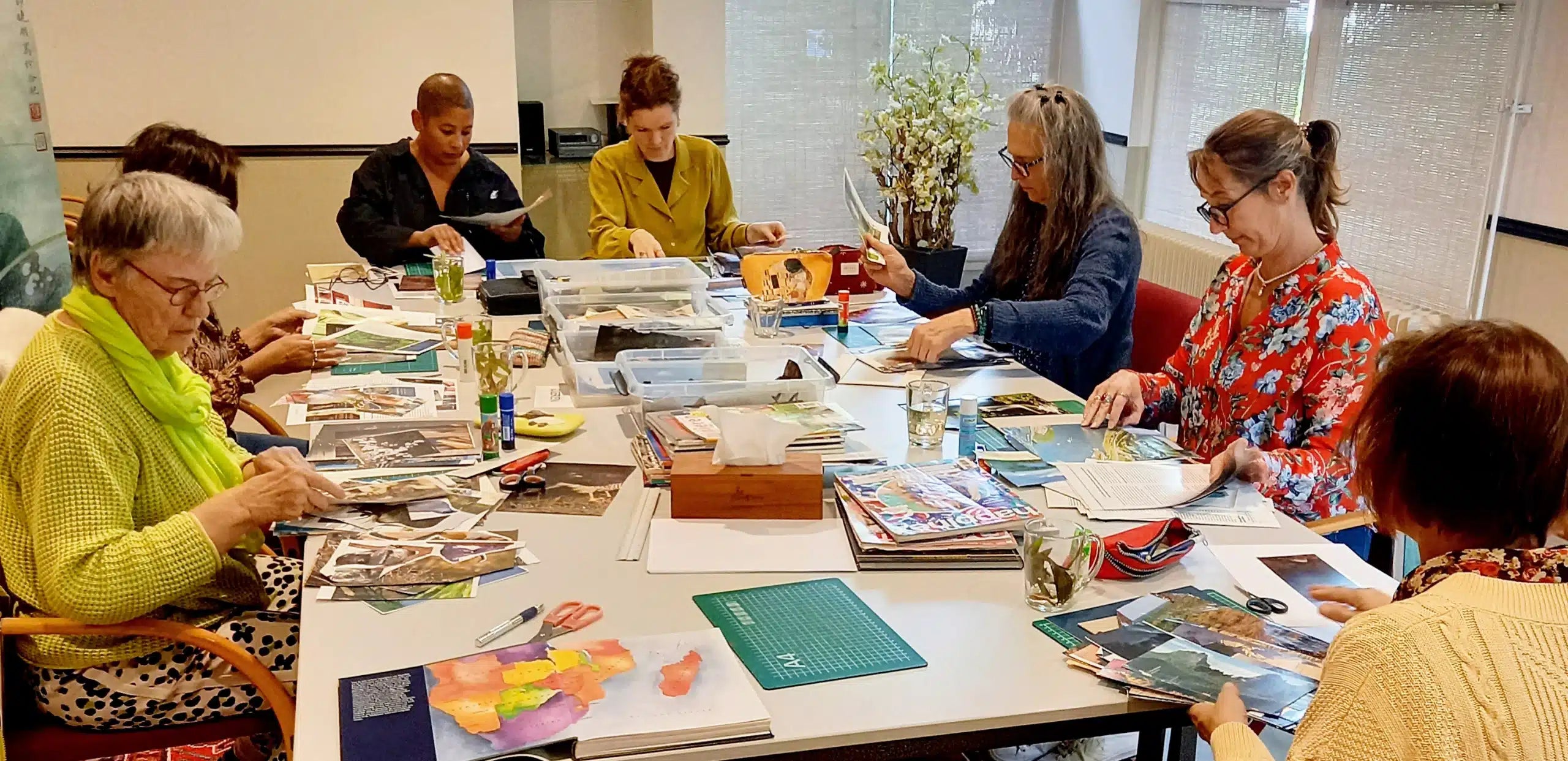 SoulCollage afbeeldingen kiezen uit tijdschriften