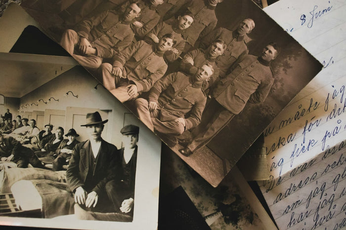 Historische (zwart-wit) foto's en vintage portretten voor SoulCollage®, familiegeschiedenis en persoonlijke ontwikkeling.